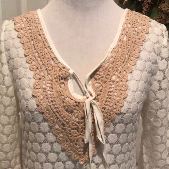 Ivory lace top, long enough for leggings! - Picture 2 of 5